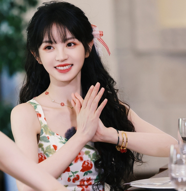 Nữ chính “Trục Ngọc” chỉ nặng 45kg nhưng vẫn bế được bạn diễn cao 1m90: Bí quyết giữ dáng thon gọn dù mê ăn cơm - Ảnh 3.