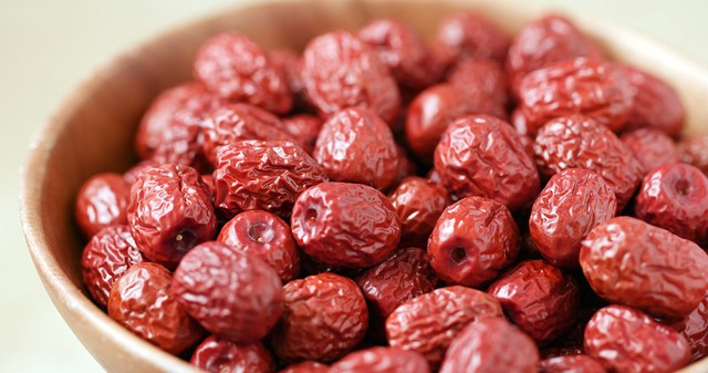 Không phải collagen đắt tiền, 3 loại quả rẻ bèo ngoài chợ Việt nhưng cực tốt cho phụ nữ: Ăn đều giúp bổ khí huyết, da dẻ hồng hào hơn sau tuổi 30 - Ảnh 4.