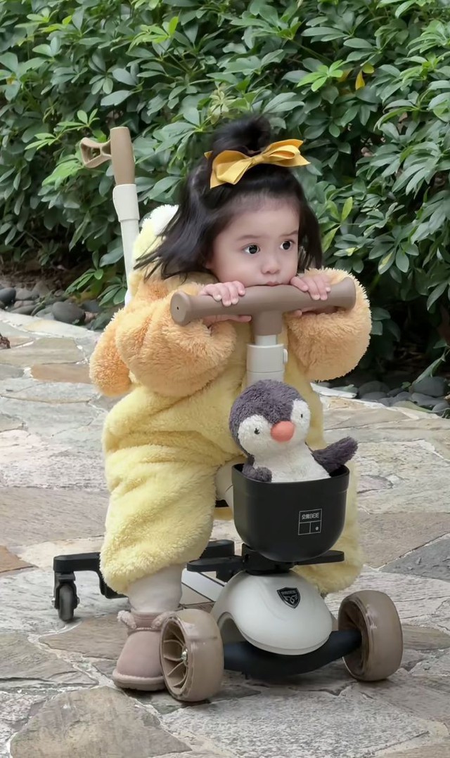 Những việc trẻ tự làm được, cha mẹ đừng vội làm thay: Điều quan trọng cần nhớ khi nuôi dạy con - Ảnh 2.