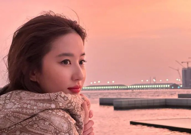 74 tuổi vẫn xách vali đi nhanh như gió: Bí mật phía sau trạng thái