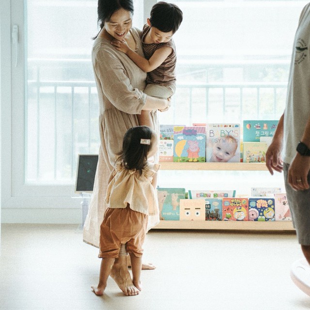 Nuôi con vất vả đến mức nào? Khi ngày càng nhiều cha mẹ lên tiếng về sự kiệt sức trong hành trình làm bố mẹ - Ảnh 1.