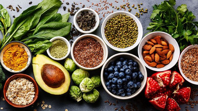 Kh&ocirc;ng ăn vặt m&agrave; vẫn b&eacute;o? Thủ phạm h&oacute;a ra lại nằm trong những bữa ăn ch&iacute;nh mỗi ng&agrave;y - Ảnh 1.