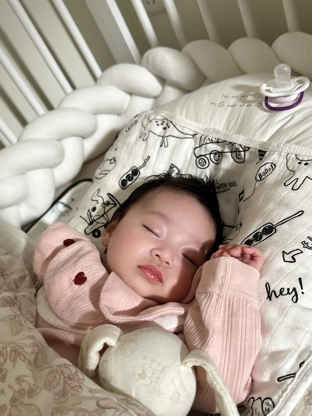 10 thói quen âm thầm “kéo chậm” sự phát triển của trẻ nhỏ: Nhiều mẹ vẫn làm mỗi ngày mà không nhận ra - Ảnh 1.