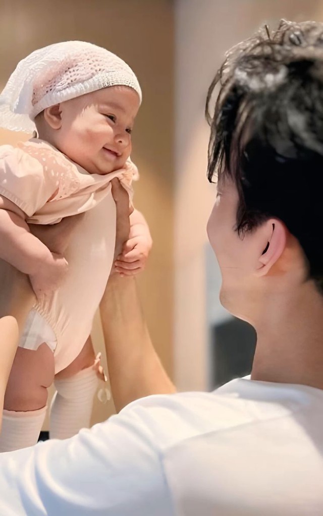 10 thói quen âm thầm “kéo chậm” sự phát triển của trẻ nhỏ: Nhiều mẹ vẫn làm mỗi ngày mà không nhận ra - Ảnh 2.