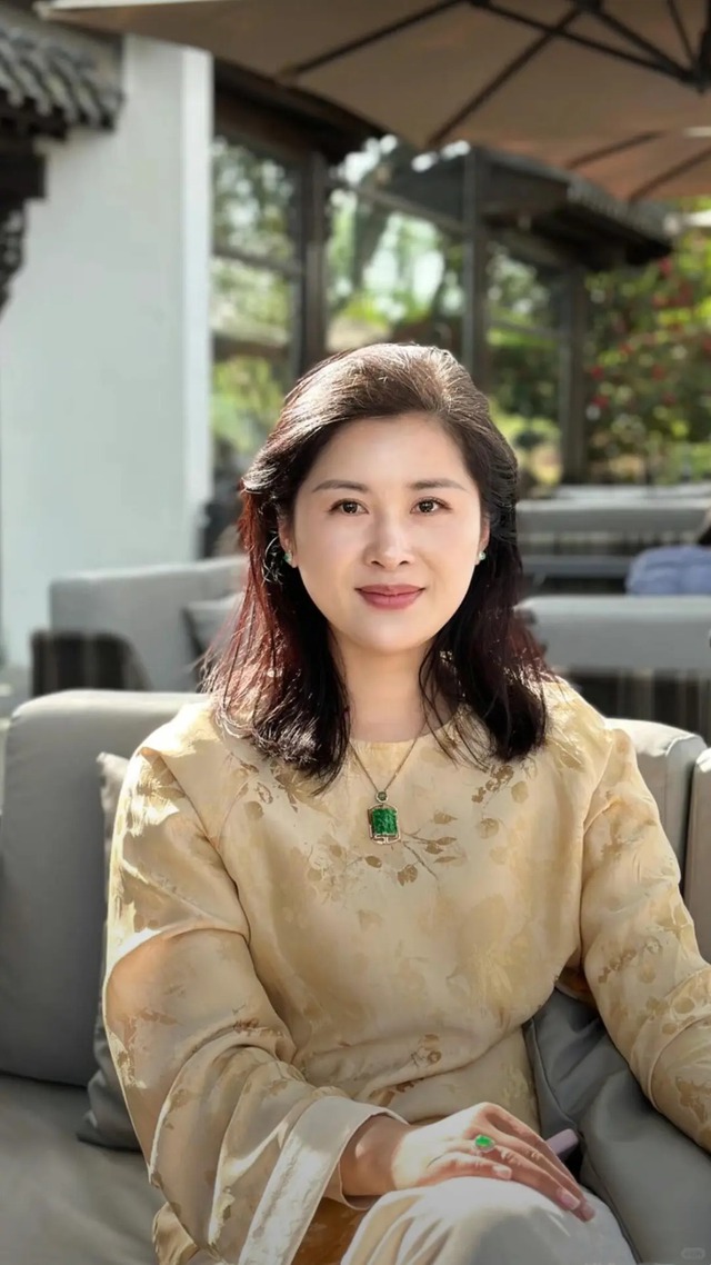 Quên trán cao cằm chẻ đi, đây mới là 