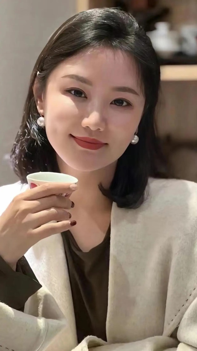 Quên trán cao cằm chẻ đi, đây mới là 