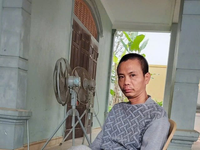 Hoàn cảnh đáng thương của 2 đứa trẻ có bố tâm thần, mẹ mắc bệnh hiểm nghèo - Ảnh 2.