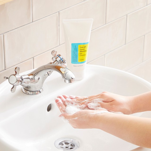 5 lọ sữa rửa mặt H&agrave;n Quốc mềm da m&agrave; vẫn l&agrave;m sạch hiệu quả, d&ugrave;ng l&agrave; m&ecirc; kh&ocirc;ng muốn đổi loại kh&aacute;c - Ảnh 1.