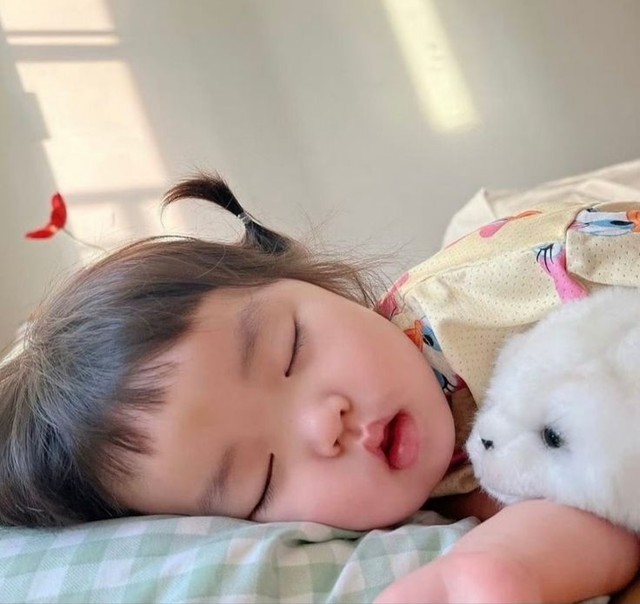 Những vấn đề khiến mẹ đau đầu nhất về giấc ngủ của em bé nhà mình - Ảnh 2.