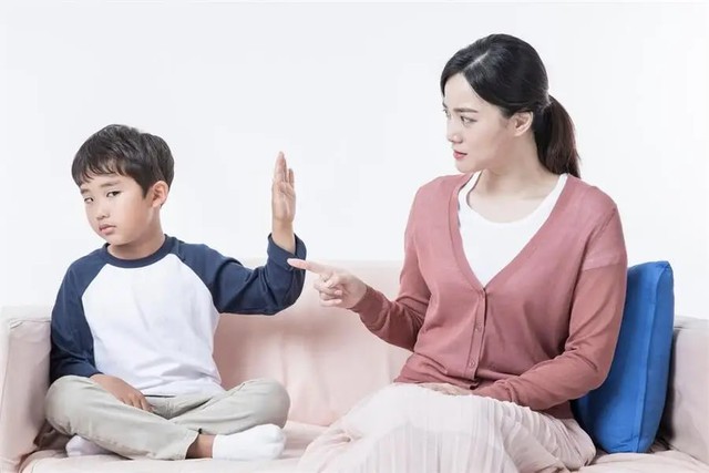 Ai mà chưa từng bị con cái cãi lại chứ! Phản ứng của của cha mẹ khi ấy sẽ ảnh hưởng đến tương lai của con - Ảnh 1.