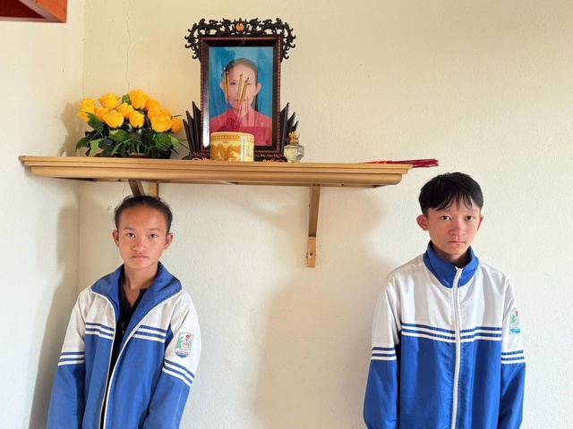 Xót xa hoàn cảnh 2 đứa trẻ không cha, mồ côi mẹ, tương lai mịt mờ trong căn nhà tình thương - Ảnh 1.