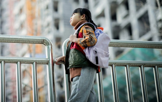 Vì sao có những đứa trẻ lớn lên lại lạnh nhạt với cha mẹ? Hiểu về “hiệu ứng mèo bị bỏ rơi” để tránh sai lầm trong nuôi dạy con - Ảnh 2.