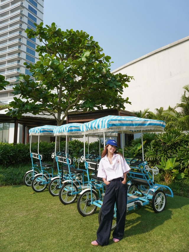 Yến Trang 42 tuổi với phong c&aacute;ch du lịch trẻ trung đầy m&agrave;u sắc năm 2026 - Ảnh 4.