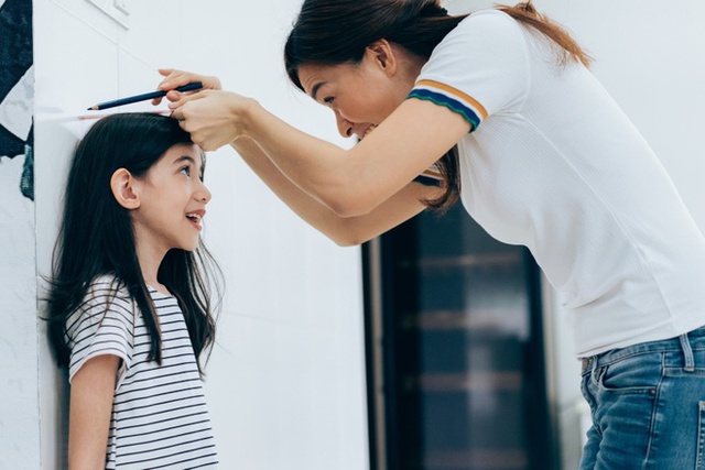 Bé gái 8 tuổi có kinh nguyệt sau 1 năm nhảy dây, bác sĩ cảnh báo: Chiều cao gần như 