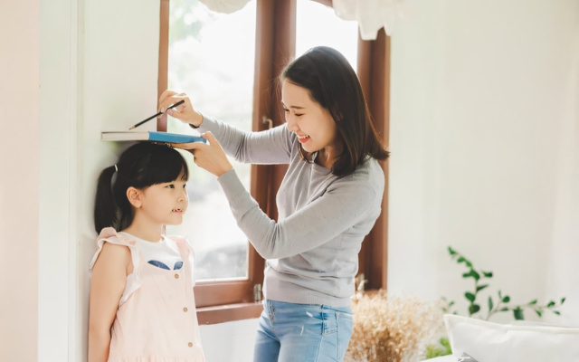 Bé gái 8 tuổi có kinh nguyệt sau 1 năm nhảy dây, bác sĩ cảnh báo: Chiều cao gần như 