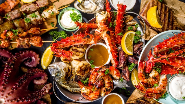 Ăn g&igrave; khi axit uric cao? B&iacute; quyết &lsquo;đ&egrave;n giao th&ocirc;ng thực phẩm&rsquo; gi&uacute;p bạn thoải m&aacute;i thưởng thức m&agrave; vẫn bảo vệ sức khỏe - Ảnh 3.