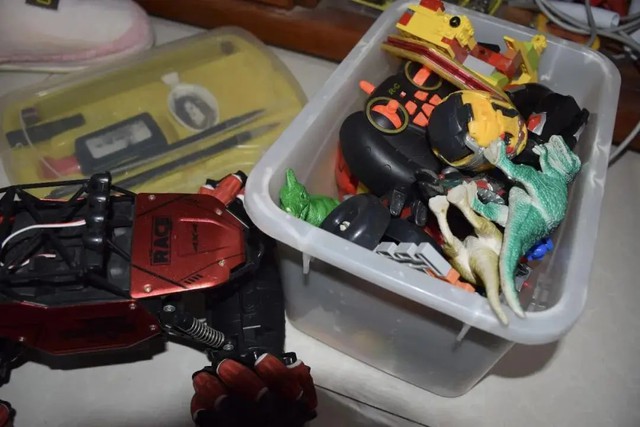 Bi kịch của cậu bé 14 tuổi phải mặc tã - Ảnh 1.