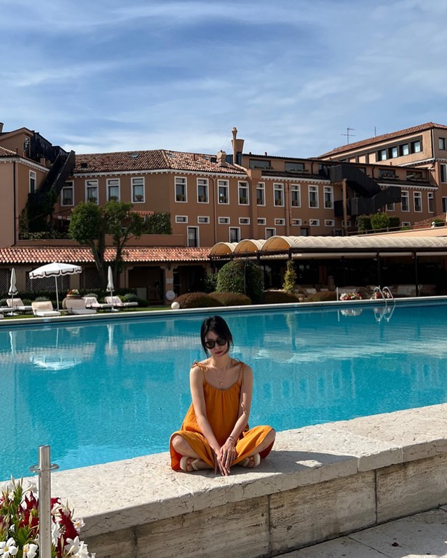 Style đi du lịch của Song Hye Kyo: Ít mà chất tới từng bộ - Ảnh 4.