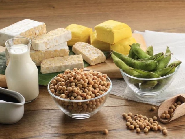 Biết m&igrave;nh thiếu canxi nhưng ăn g&igrave; để bổ sung? 8 thực phẩm n&agrave;y mới l&agrave; &ldquo;ch&acirc;n &aacute;i&rdquo; - Ảnh 2.