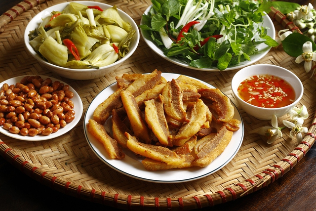 Nghe lạ nhưng thật: Người lớn tuổi ăn ch&uacute;t thịt mỡ c&oacute; khi lợi hơn ăn qu&aacute; nhiều 4 m&oacute;n n&agrave;y - Ảnh 6.