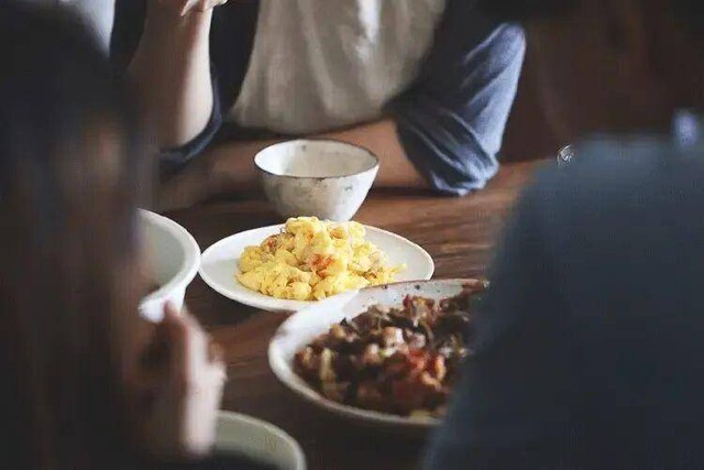 Con người sống được bao l&acirc;u, chỉ cần nh&igrave;n v&agrave;o c&aacute;ch ăn: Người sống l&acirc;u thường c&oacute; 3 đặc điểm n&agrave;y!  - Ảnh 4.