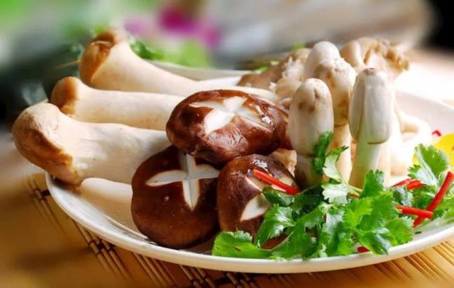 Sốc: 5 món quen mặt chứa purin cao hơn thịt, âm thầm làm tăng axit uric - Ảnh 2.