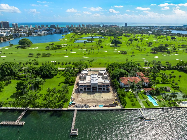 Đập hộp dinh thự Mark Zuckerberg 170 triệu USD tại Miami với lối đi bí mật - Ảnh 3. Đập hộp dinh thự Mark Zuckerberg 170 triệu USD tại Miami với lối đi bí mật - Ảnh 3.