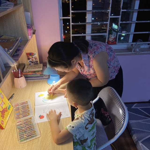 Con bỗng nhiên học hành sa sút, bố mẹ đừng để mình trở thành 