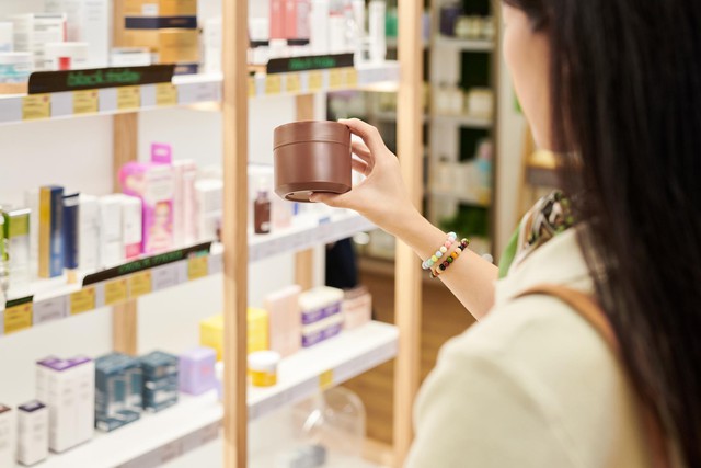 Vì sao 291 sản phẩm mỹ phẩm bị thu hồi trên toàn quốc? Lý do liên quan đến 2 chất vừa bị cấm - Ảnh 4.