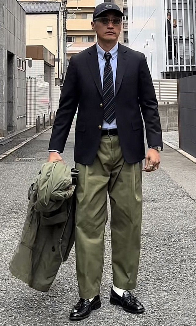 Chinos - Chiếc quần đàn ông vơ đại trong tủ mặc vội vẫn đẹp trai, chồng bạn đã có chưa? - Ảnh 2.