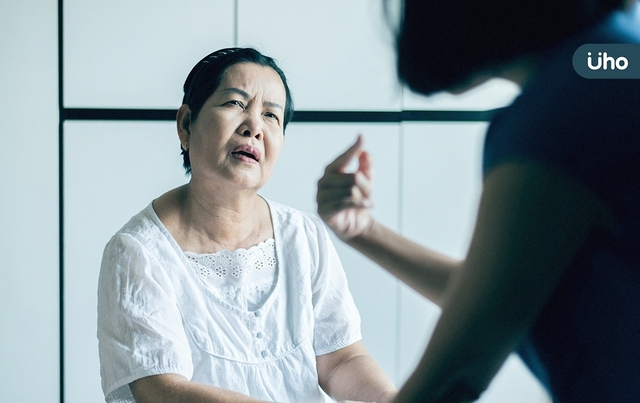 Cụ bà 75 tuổi cứ đến chiều tối lại đòi 