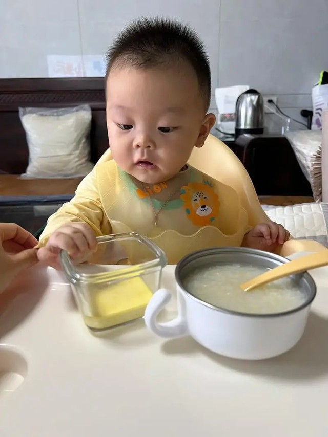 Bác sĩ nhi khoa nghỉ hưu cảnh báo: Đừng cho trẻ ăn 5 loại “đồ ăn dặm” này, có thể ảnh hưởng trí tuệ và khiến trẻ chậm lớn - Ảnh 2.