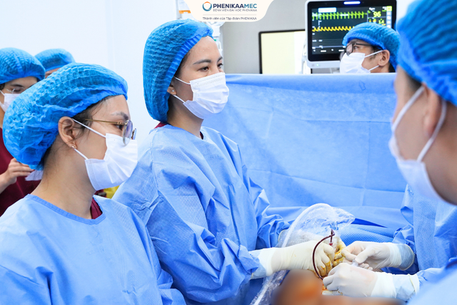Thai phụ vượt hàng trăm km từ Nghệ An ra Hà Nội: PhenikaaMec 3 lần truyền máu cho thai nhi viết nên kỳ tích - Ảnh 2.