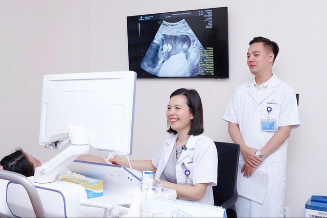 Thai phụ vượt hàng trăm km từ Nghệ An ra Hà Nội: PhenikaaMec 3 lần truyền máu cho thai nhi viết nên kỳ tích - Ảnh 1.