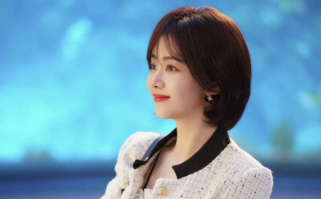 Nhan sắc thăng hạng của Đàm Tùng Vận qua từng năm: U40 vẫn khiến người ta 