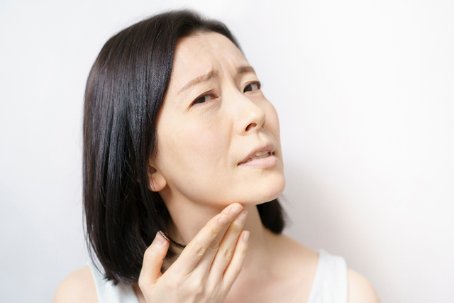 Không phải thiếu ngủ, phụ nữ thấy da xấu sau 40 tuổi có thể do thiếu vài dưỡng chất quan trọng - Ảnh 2.