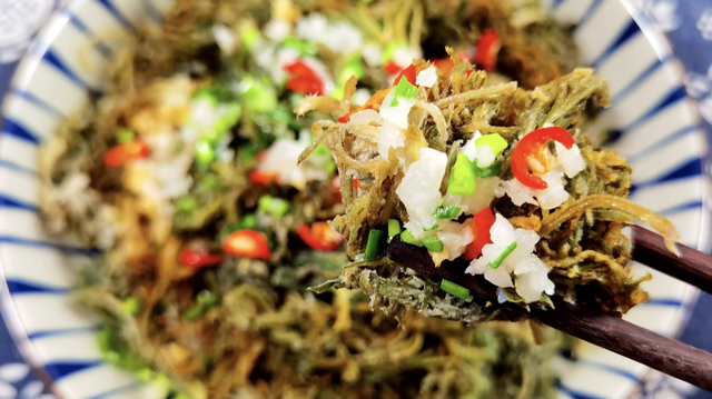 Món rau ngải đắng hấp: Thưởng thức vị ngon của mùa xuân - Ảnh 7. Món rau ngải đắng hấp: Thưởng thức vị ngon của mùa xuân - Ảnh 7.