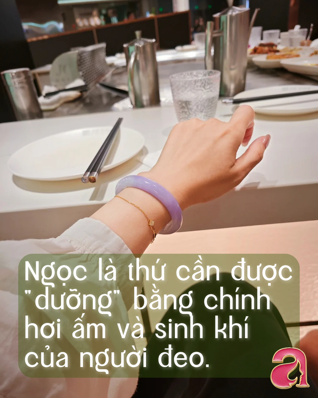 Mặc vest đen quyền lực nhưng tay lại đeo vòng ngọc: Thú chơi xa xỉ ngầm tiết lộ khí chất