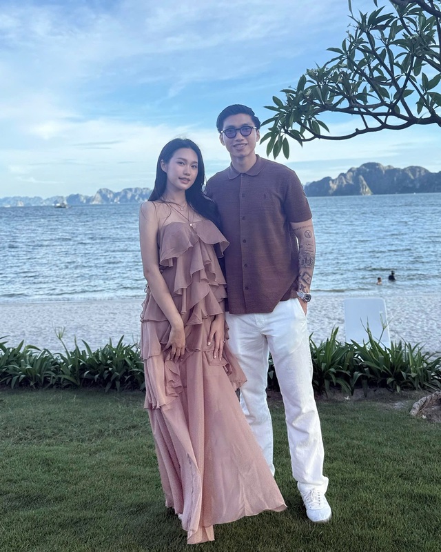 Không nói nhiều lời ngọt ngào, Đoàn Văn Hậu “cưng” vợ theo cách này: Nhìn loạt outfit là hiểu ngay - Ảnh 4.