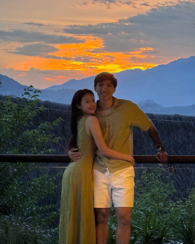 Không nói nhiều lời ngọt ngào, Đoàn Văn Hậu “cưng” vợ theo cách này: Nhìn loạt outfit là hiểu ngay - Ảnh 8.