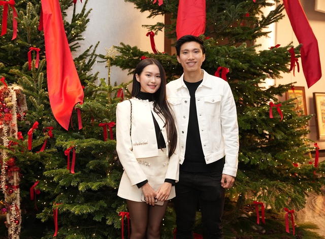 Không nói nhiều lời ngọt ngào, Đoàn Văn Hậu “cưng” vợ theo cách này: Nhìn loạt outfit là hiểu ngay - Ảnh 9.