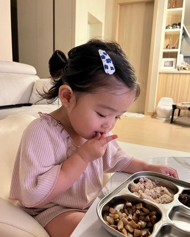 Đừng cho bé ăn dặm theo cảm tính: Lịch ăn dặm 6–12 tháng chuẩn khoa học, giúp con tiêu hóa tốt, lớn khỏe mỗi ngày - Ảnh 3.