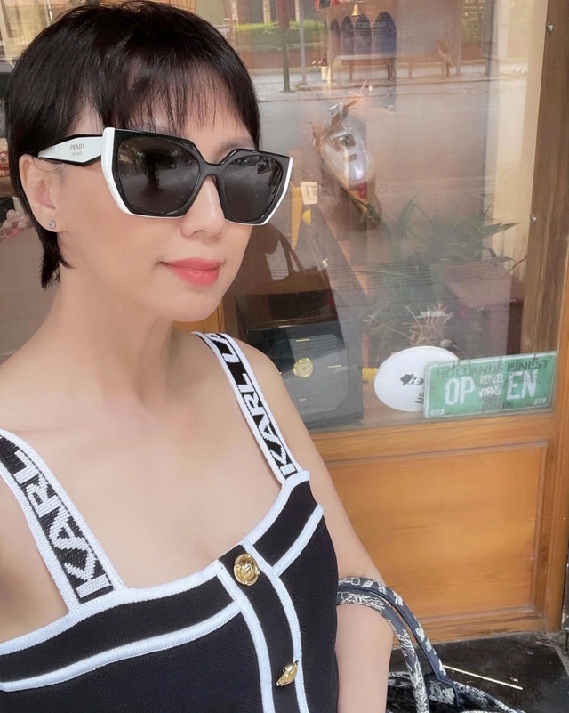 Mẹ vợ Đoàn Văn Hậu: Ở tuổi 49 vẫn khiến hội gái trẻ xin vía vì quá đẹp và sang - Ảnh 2.