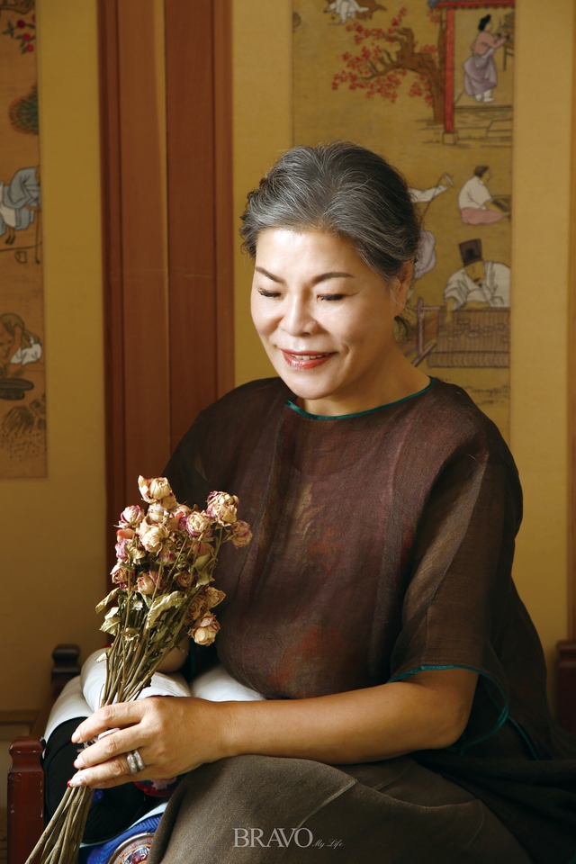 "Thiên nga bạc" rực rỡ của làng Hanbok xứ Hàn: Dùng những nếp vải tơ lụa để khẳng định sự chỉn chu là một nghi lễ tôn trọng bản ngã - Ảnh 2.