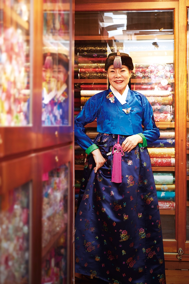 "Thiên nga bạc" rực rỡ của làng Hanbok xứ Hàn: Dùng những nếp vải tơ lụa để khẳng định sự chỉn chu là một nghi lễ tôn trọng bản ngã - Ảnh 3.