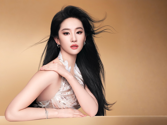 Chưa bao giờ thấy Lưu Diệc Phi sexy, gợi cảm đến vậy! - Ảnh 3.