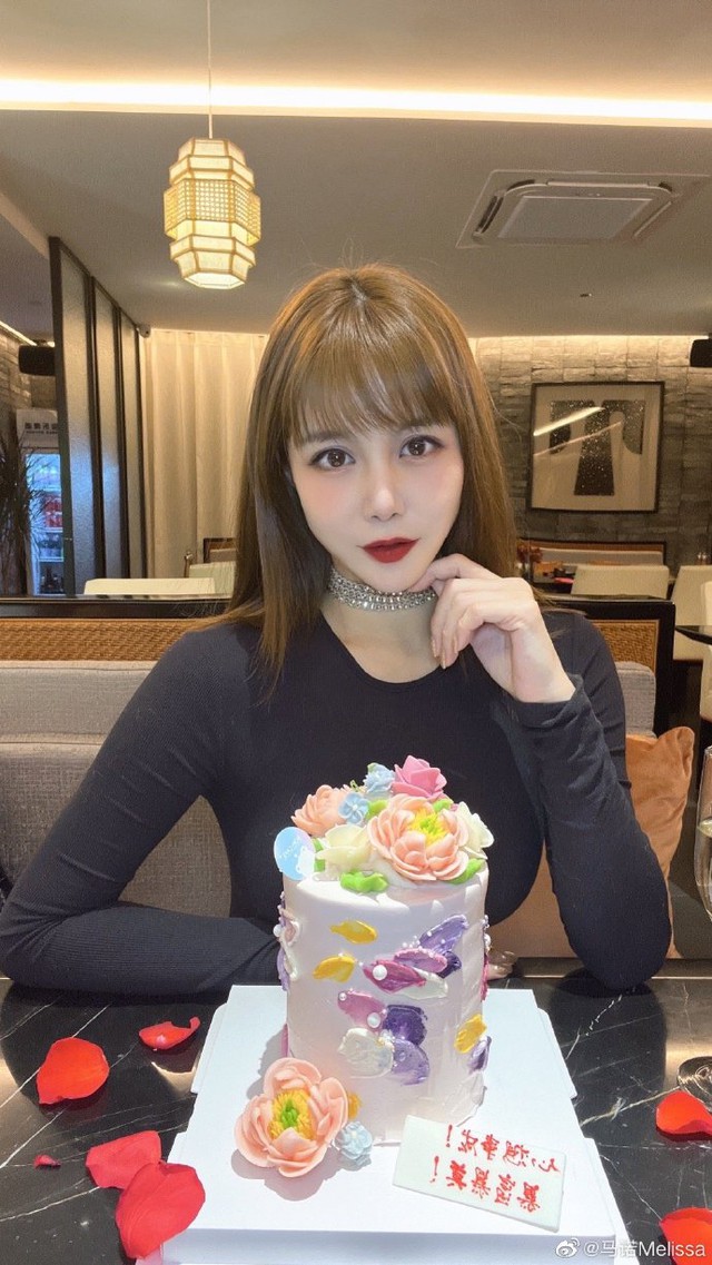 Cuộc sống hiện tại của cô gái từng viral với câu nói: "Tôi thà ngồi khóc trong xe BMW còn hơn ngồi cười sau xe đạp"? - Ảnh 8.