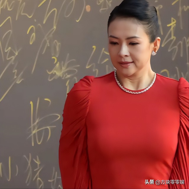 Từ bức ảnh Chương Tử Di tăng 10kg đầy ngấn mỡ: Chúng ta đang đòi hỏi gì ở một người phụ nữ ngoài 40? - Ảnh 1.