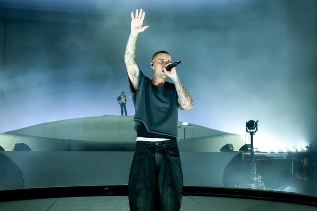 Justin Bieber tại Coachella 2026: D&aacute;ng vẻ hạnh ph&uacute;c của người đ&agrave;n &ocirc;ng đ&atilde; t&igrave;m thấy ch&iacute;nh m&igrave;nh - Ảnh 1.