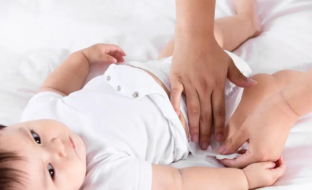 Bé hay bị hăm đỏ vùng mông? Đừng vội đổ lỗi cho tã, 90% bố mẹ đang chăm sai mà không biết - Ảnh 1.